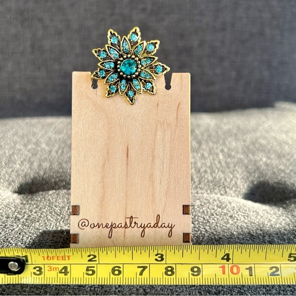 Austrian Crystal Rhinestone Fashion Brooch Pin, Blue, Aqua, Gold (STAR) - Picture 8 of 16